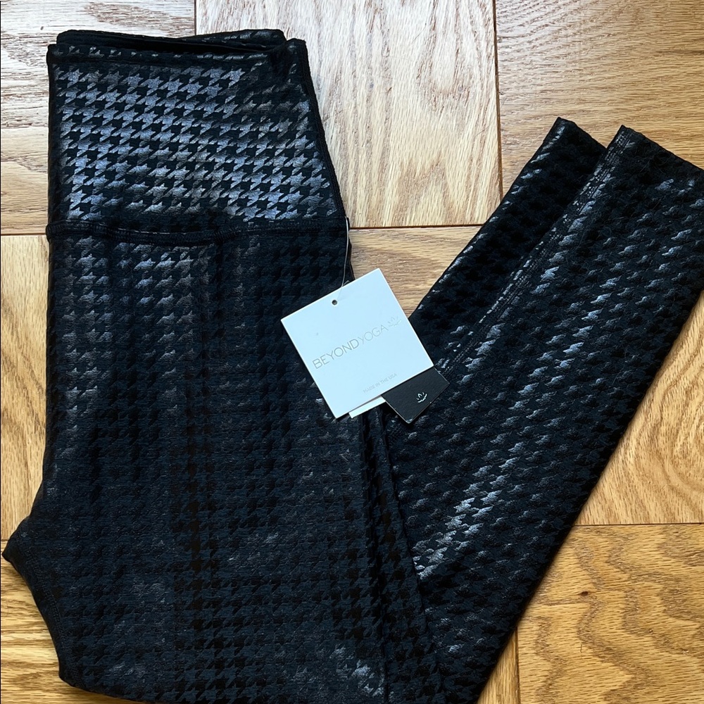 Beyond Yoga Black Houndstooth Leggings